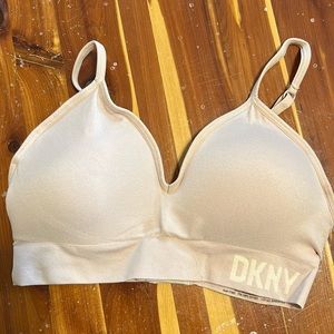 Brand new never worn DKNY back enclosure seamless bra